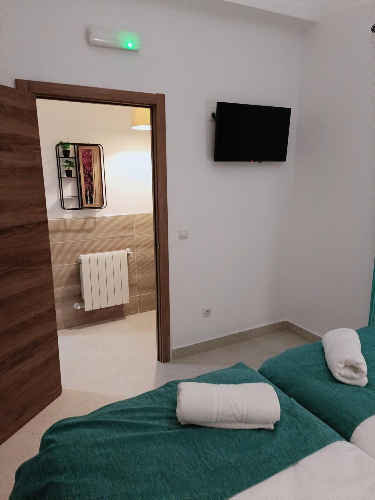 Violeta Suite Madrid Exterior photo